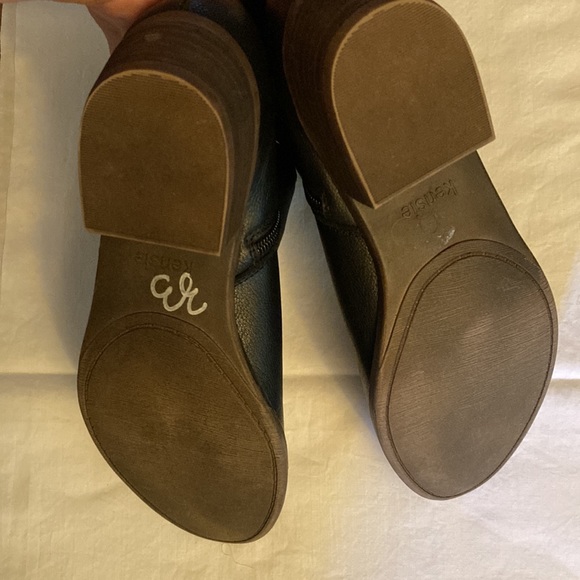 Kensie 10M Gabriella Black All Leather Upper Ankle Bootie zips on both sides - Picture 8 of 8